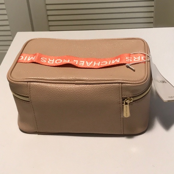 NWT Michael Kors cosmetic train makeup bag - pale pink pebble leather - Picture 4 of 7